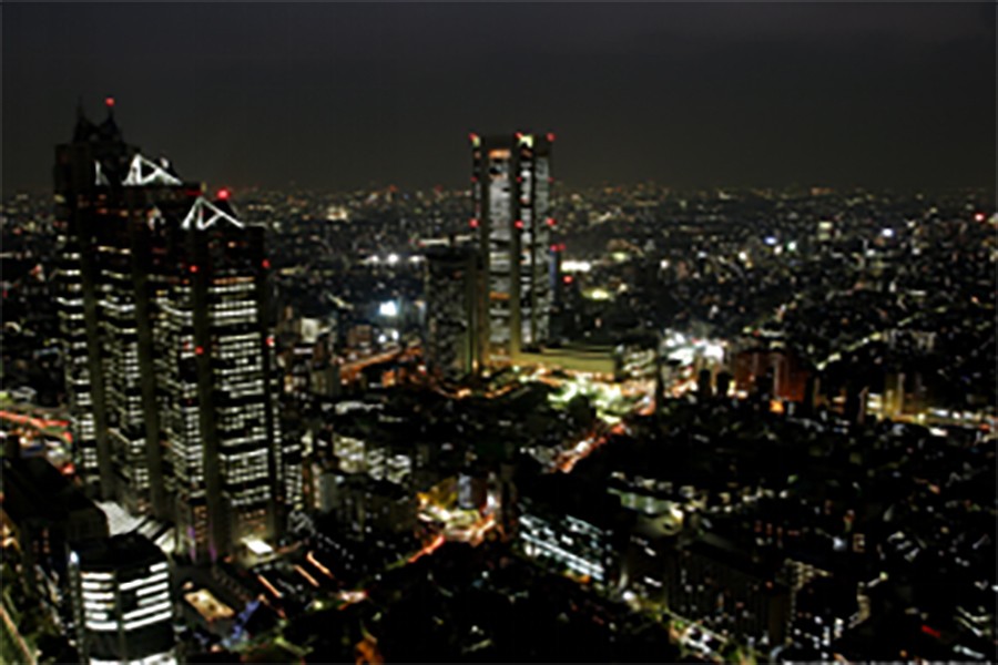高樓夜景紅光奪目，你可知它們用處不小？